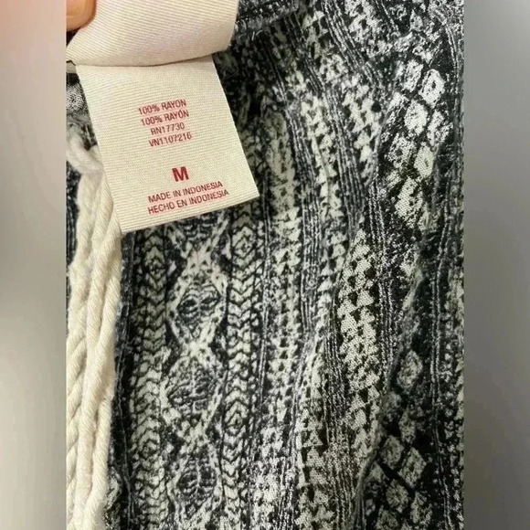 Mossimo Womens Patterned Maxi Skirt Black Size Medium M Front Slit Elastic Waist - Picture 5 of 7